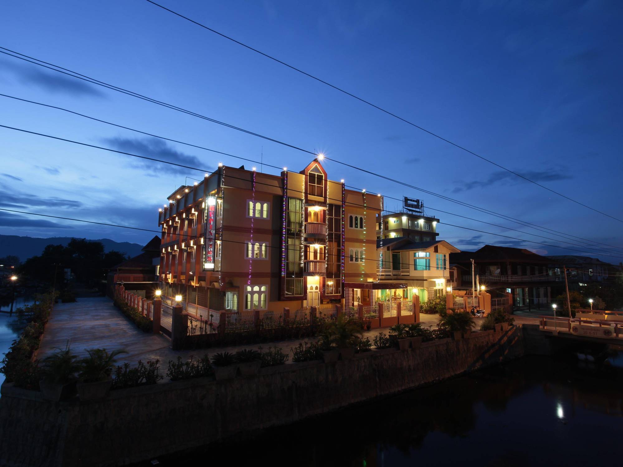 Hupin Hotel Nyaung Shwe Exterior photo